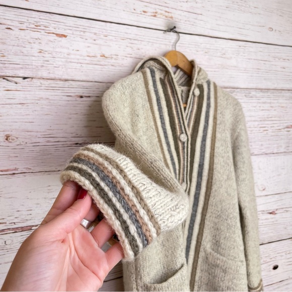 Vintage hand knit hooded wool 70s sweater jacket - Picture 7 of 9